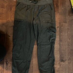 Aritzia community dark gray cargo cropped pants extra small